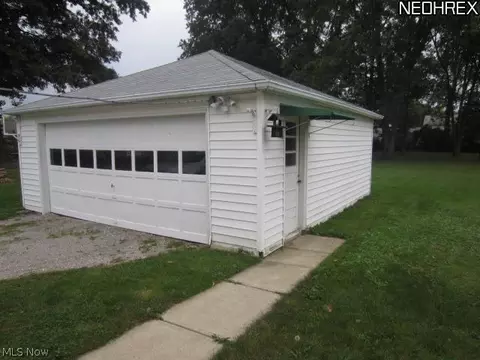 378 Abbe Rd N, Elyria, OH 44035 photo 3