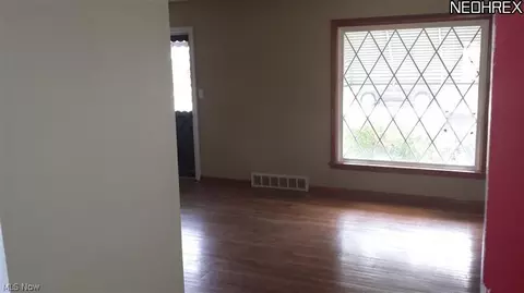 30065 Phillips Ave, Wickliffe, OH 44092 photo 8