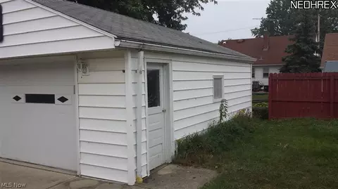 30065 Phillips Ave, Wickliffe, OH 44092 photo 3