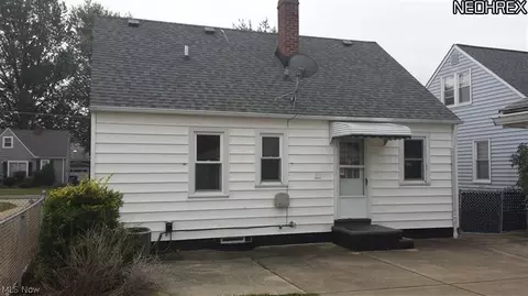 30065 Phillips Ave, Wickliffe, OH 44092 photo 4
