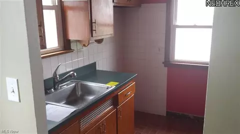 30065 Phillips Ave, Wickliffe, OH 44092 photo 6