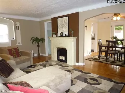400 E 214th St, Euclid, OH 44123 photo 2
