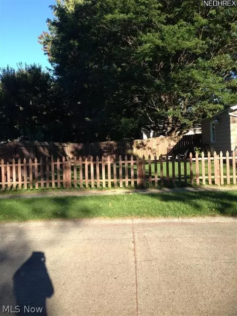 602 Baldwin St, Elyria, OH 44035 photo 2