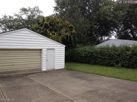 864 Kickapoo Ave, Akron, OH 44305 photo 16