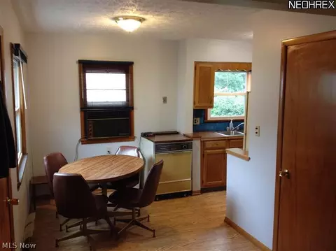 864 Kickapoo Ave, Akron, OH 44305 photo 4