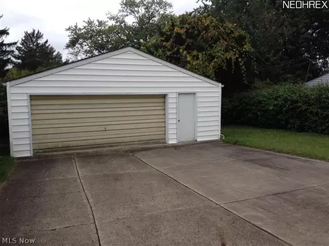 864 Kickapoo Ave, Akron, OH 44305 photo 14