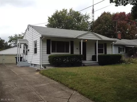 864 Kickapoo Ave, Akron, OH 44305 photo 1