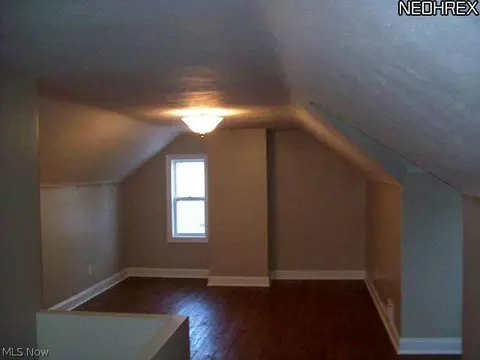 2823 Commonwealth Dr, Parma, OH 44134 photo 5