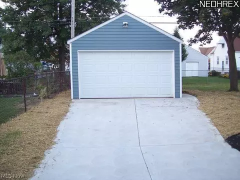 2823 Commonwealth Dr, Parma, OH 44134 photo 11