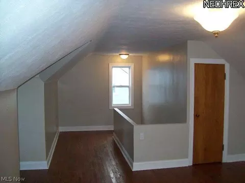 2823 Commonwealth Dr, Parma, OH 44134 photo 7