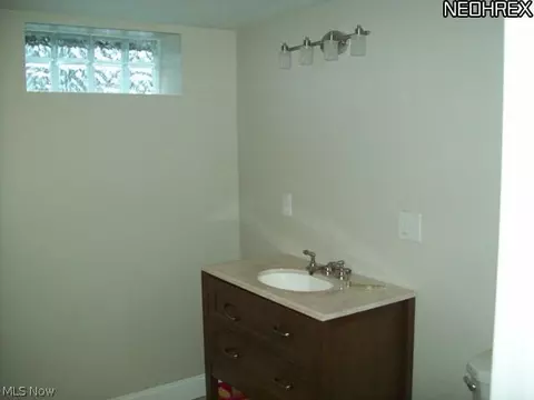 2823 Commonwealth Dr, Parma, OH 44134 photo 17