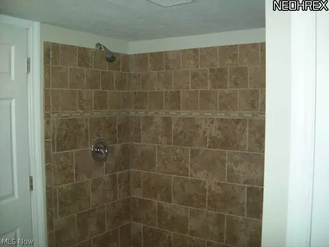2823 Commonwealth Dr, Parma, OH 44134 photo 10