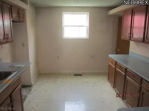 1468 E St, Lorain, OH 44052 photo 5