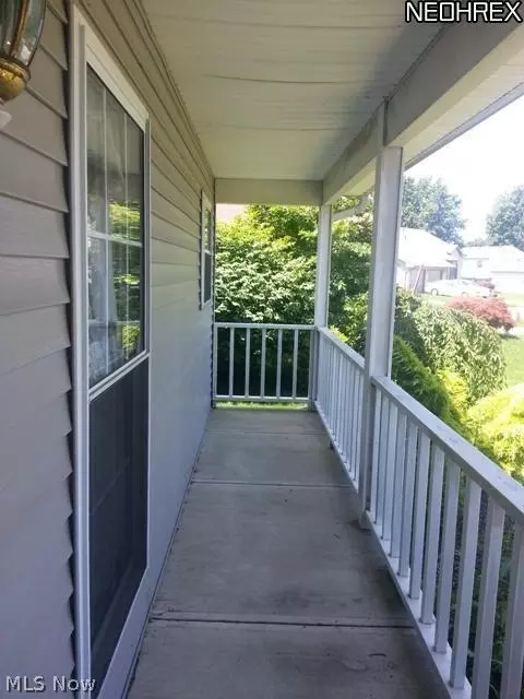 524 Bayberry Dr, Elyria, OH 44035 photo 2