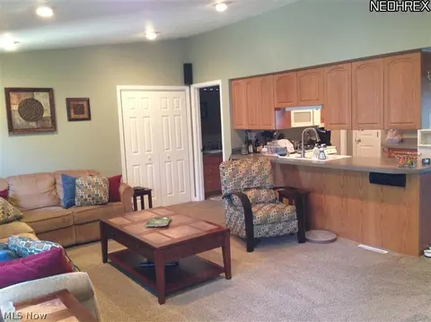 30730 Crescent Dr, Willowick, OH 44095 photo 3