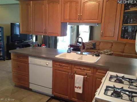 30730 Crescent Dr, Willowick, OH 44095 photo 10