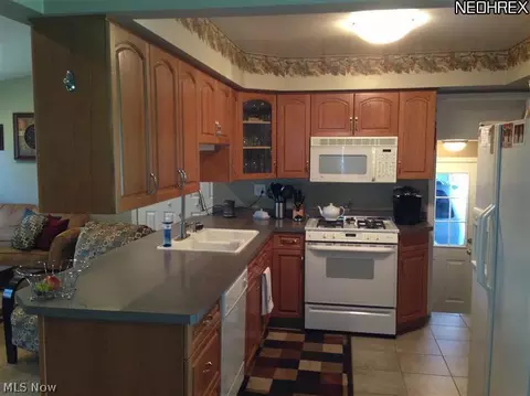 30730 Crescent Dr, Willowick, OH 44095 photo 4