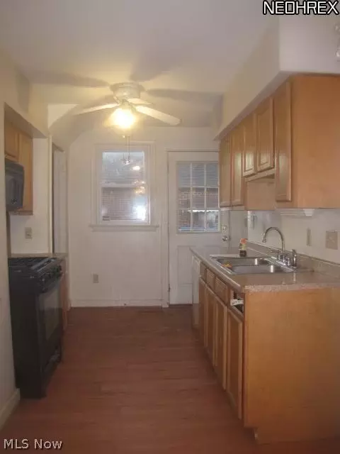 1812 Robindale St, Wickliffe, OH 44092 photo 4