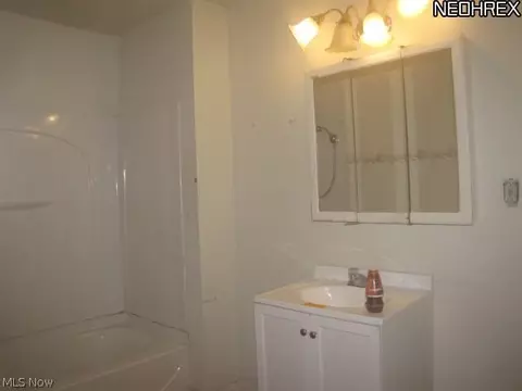 1812 Robindale St, Wickliffe, OH 44092 photo 10