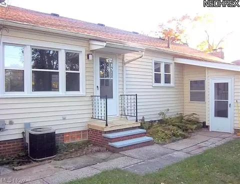10602 Windham Rd, Parma, OH 44130 photo 16