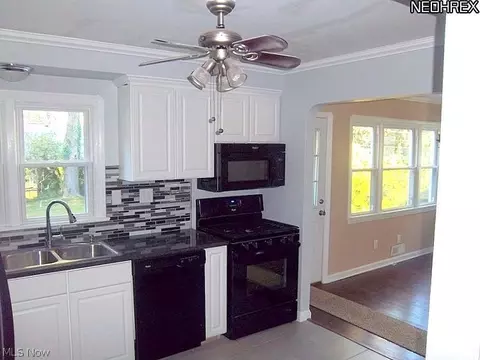 10602 Windham Rd, Parma, OH 44130 photo 4