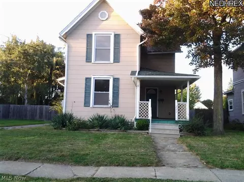 225 Bath St, Elyria, OH 44035 photo 2