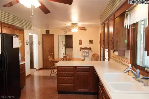 256 Yale Ave, Elyria, OH 44035 photo 5