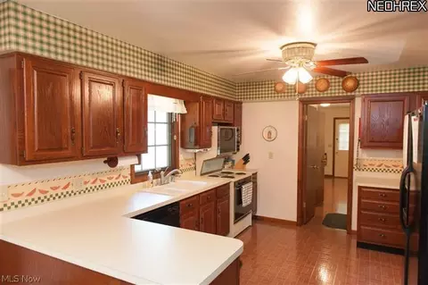 256 Yale Ave, Elyria, OH 44035 photo 4