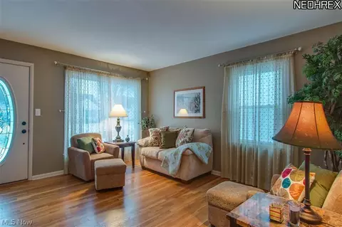 29688 Phillips Ave, Wickliffe, OH 44092 photo 3