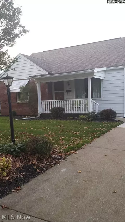 205 W 23rd St, Dover, OH 44622 photo 3