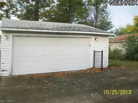 632 E 300th St, Willowick, OH 44095 photo 3