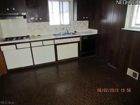 632 E 300th St, Willowick, OH 44095 photo 8