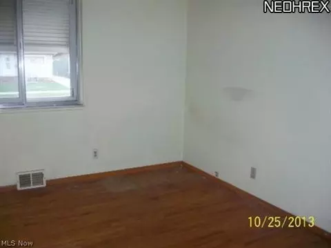 632 E 300th St, Willowick, OH 44095 photo 5