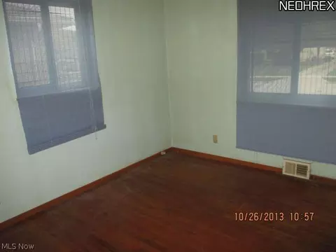 632 E 300th St, Willowick, OH 44095 photo 7