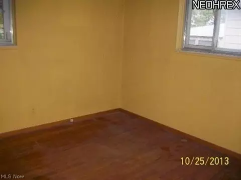 632 E 300th St, Willowick, OH 44095 photo 6