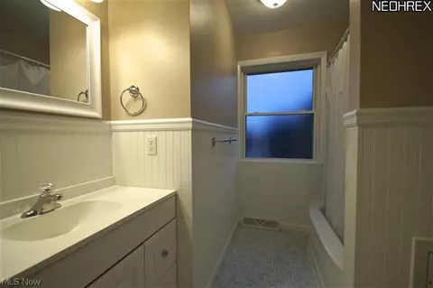 36050 Maplegrove, Willoughby Hills, OH 44092 photo 3