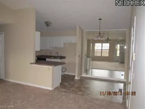 133 Bentley Dr, Elyria, OH 44035 photo 3