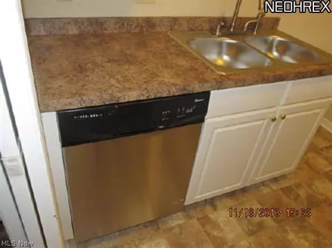 133 Bentley Dr, Elyria, OH 44035 photo 6