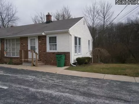 438 North St #9-B, Chardon, OH 44024 photo 1