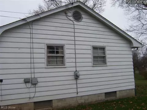 6210 Apache Ln, Poland, OH 44514 photo 3
