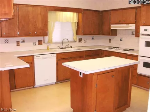357 N Pershing Ave, Akron, OH 44313 photo 5