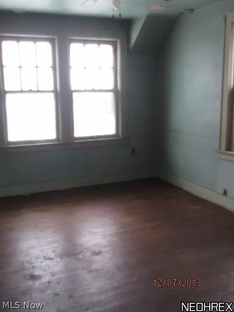 869 Peerless Ave, Akron, OH 44320 photo 9