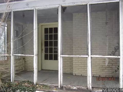 869 Peerless Ave, Akron, OH 44320 photo 4