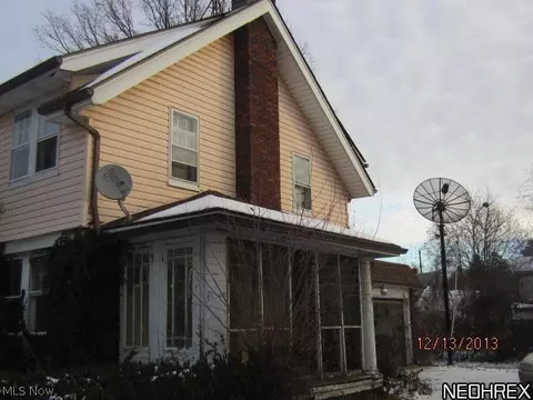 869 Peerless Ave, Akron, OH 44320 photo 2