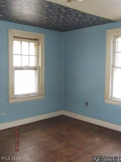 869 Peerless Ave, Akron, OH 44320 photo 12