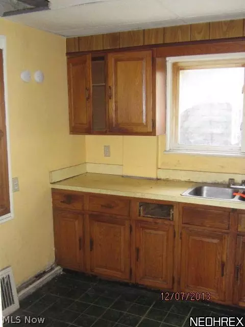 869 Peerless Ave, Akron, OH 44320 photo 13