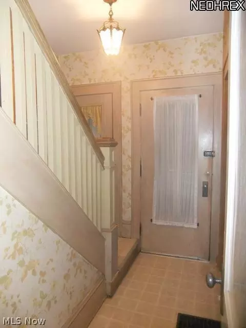 728 Chitty Ave, Akron, OH 44303 photo 3