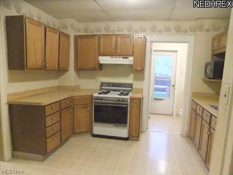 728 Chitty Ave, Akron, OH 44303 photo 9