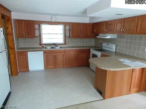 2995 Walbridge Dr, Akron, OH 44319 photo 3