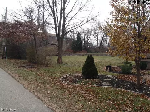 1428 E 300th St, Wickliffe, OH 44092 photo 3